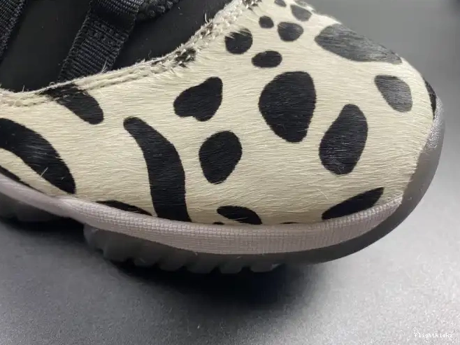 AIR INSTINCT 11 JORDAN ANIMAL AR0715-010 0704